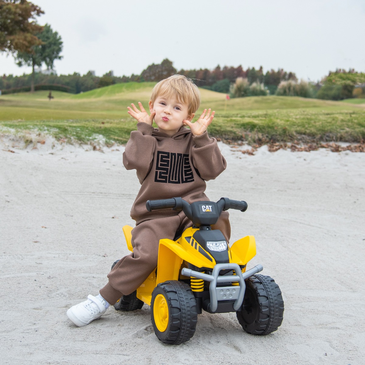 Costway ATV elettrico per bambini licenziato CAT con suono del clacson, ATV elettrico per bambini e ruote filettate da 18 a 36 mesi Giallo
