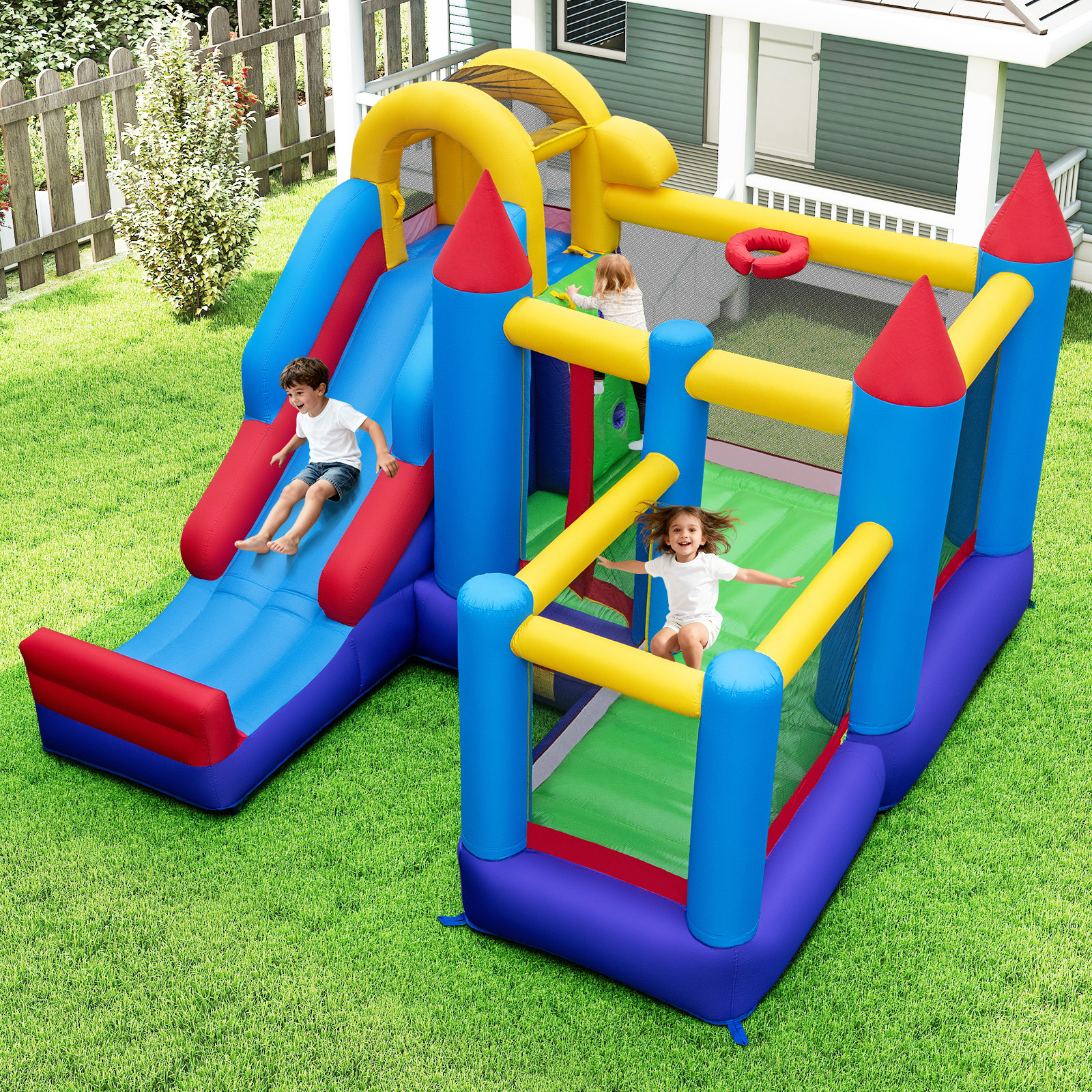 Costway Castello gonfiabile per bambini con parete da arrampicata e scivolo, Canestro da basket e salterino integrato per compleanno senza soffiatore