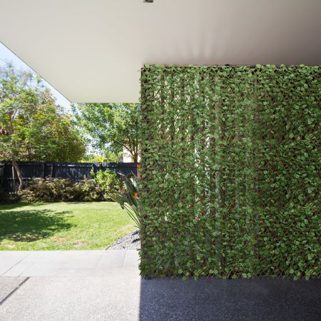 Costway Siepe retrattile ed espandibile con foglie finte per cancello e privacy, Siepe per decorazione interna ed esterna