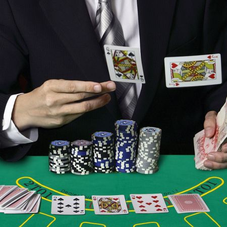 3 Bottoni Fiches di Texas Poker con Custodia in Alluminio COSTWAY Set da Poker con 1000 Fiches 6 Dadi 3 Mazzi di Carte 1 Panno di Feltro Set Poker Completo 