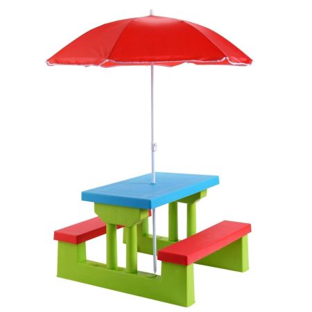 set da tavolo e sedie con parasole