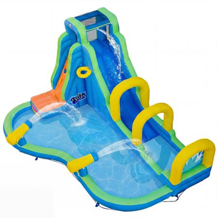 Scivolo gonfiabile con design colorato e diverse aree di gioco, perfetto per il divertimento estivo di 4 bambini.