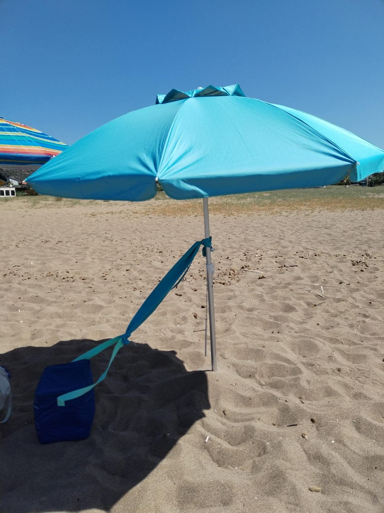Ombrellone da spiaggia con ancora per sabbia e l'inclinazione regolabile,  Ombrellone per esterno Blu e Verde - Costway